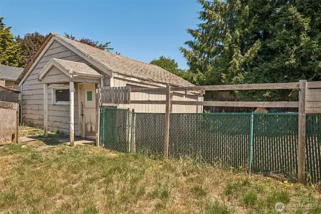 Datached Garage