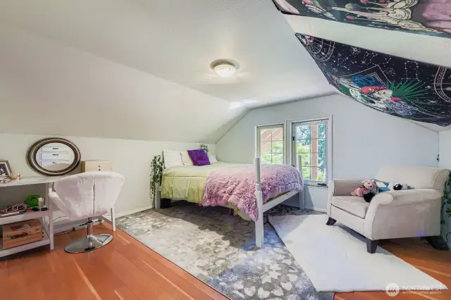 Upper floor bedroom #2