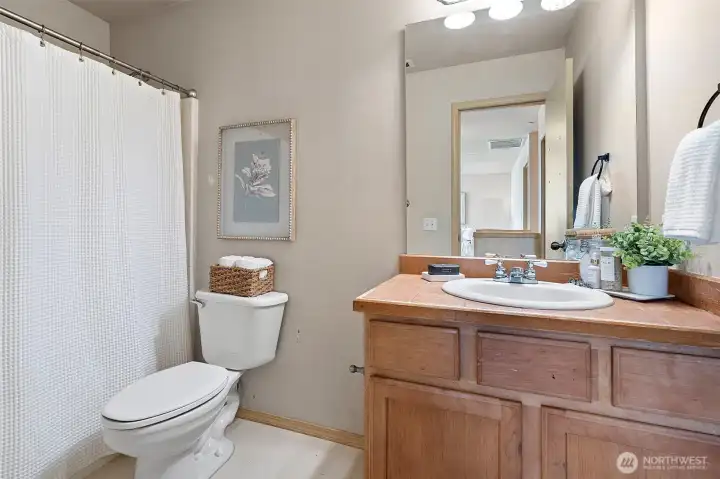 Full bath on  upper level