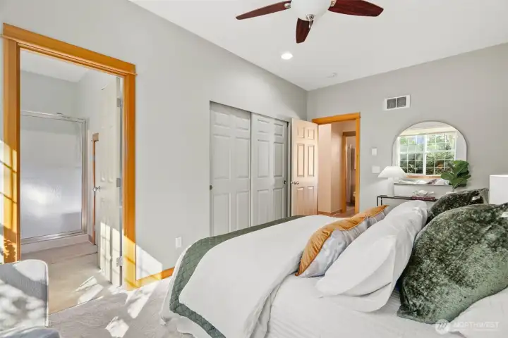 Ensuite primary main floor.
