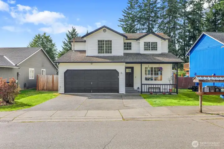 Welcome Home! Exterior freshly painted.