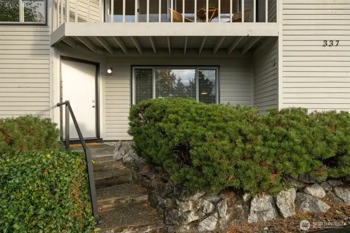 There is a defined entry and a small sitting area that is quite private.