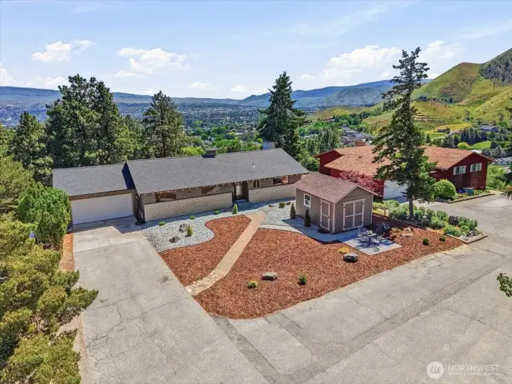 Beautiful curb appeal with panoramic views.