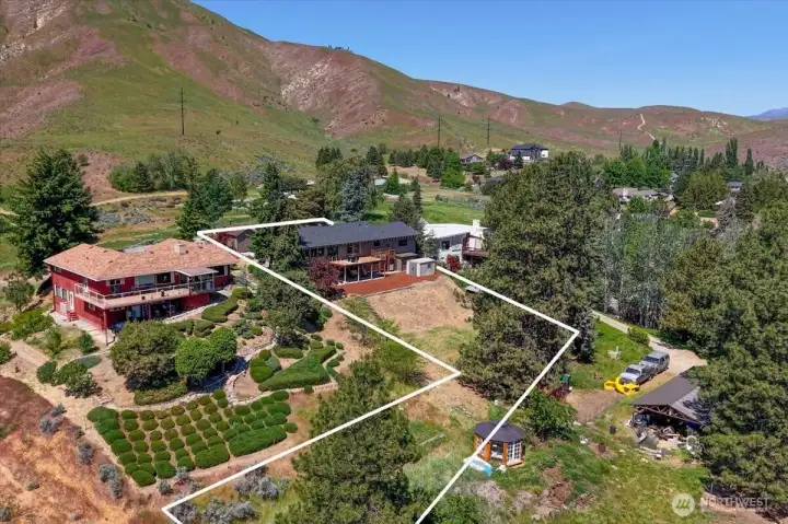 Approximate property lines displayed for reference only.