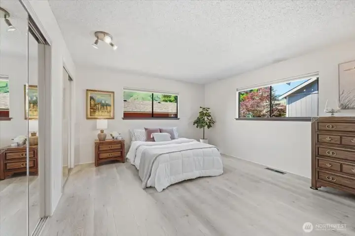 Conveniently located primary suite just off the main entry.