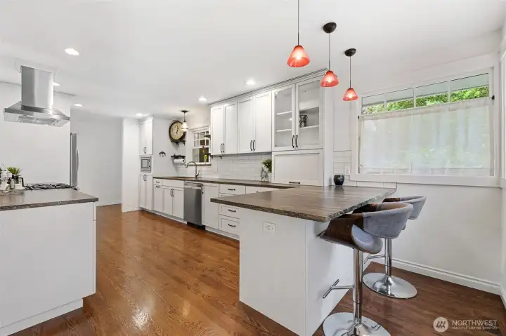 Spacious chef’s kitchen with breakfast bar seating.