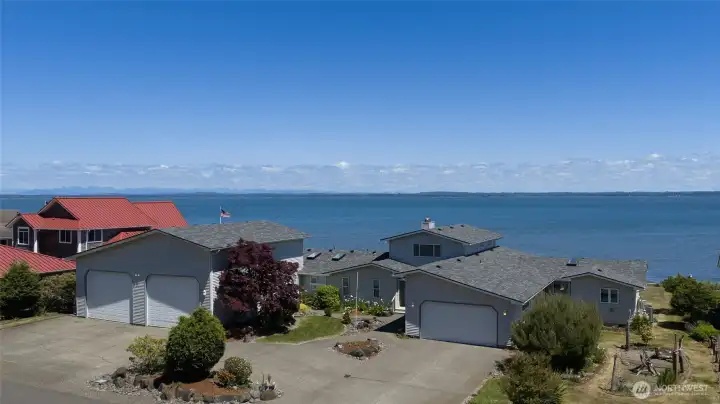 Beautiful Bayfront home with 150 feet of bulkhead and views of Grays Harbor, Mt. Rainier and the Olympic Mountains!