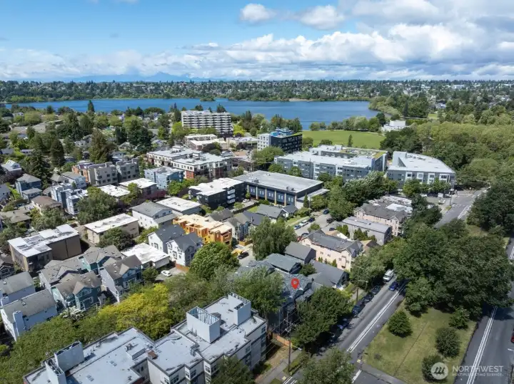 Unbeatable location, steps from all the Green Lake neighborhood has to offer Unbeatable location, steps from all the Green Lake neighborhood has to offer