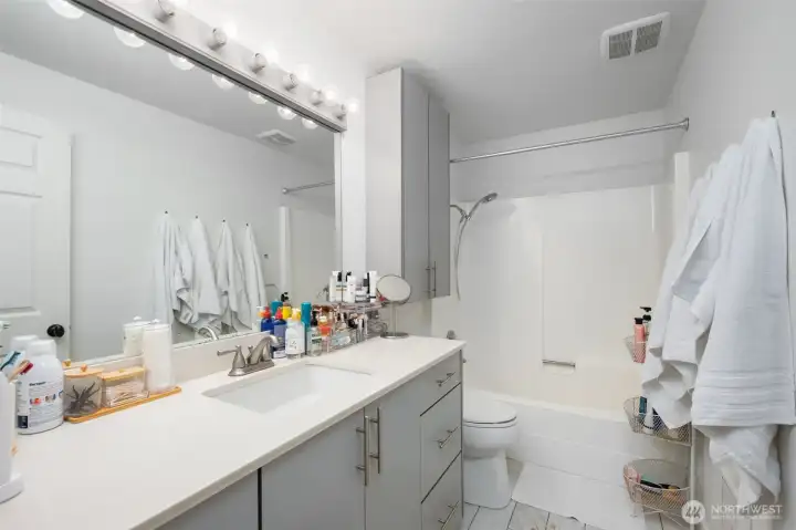Upstairs bathroom sits between both bedrooms for easy access
