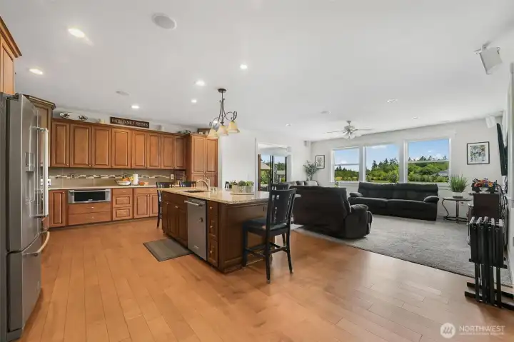 large kitchen with SS appliances, tons of cabinets and more storage just behind the kitchen in the breezway. large kitchen with SS appliances, tons of cabinets and more storage just behind the kitchen in the breezway.
