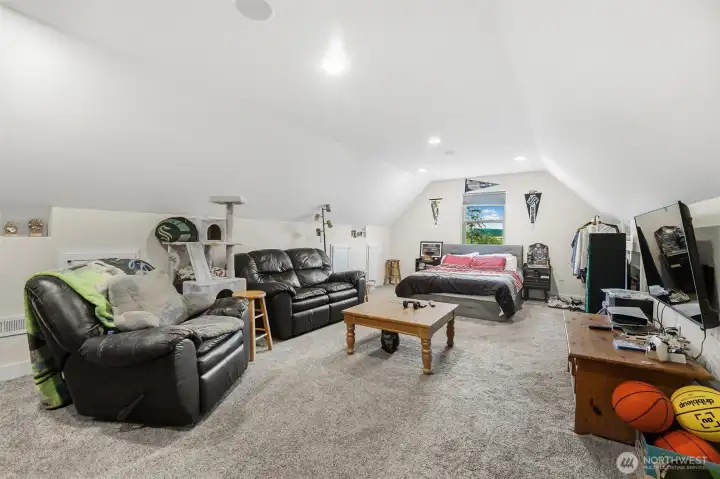 Loft room above garage. Loft room above garage.