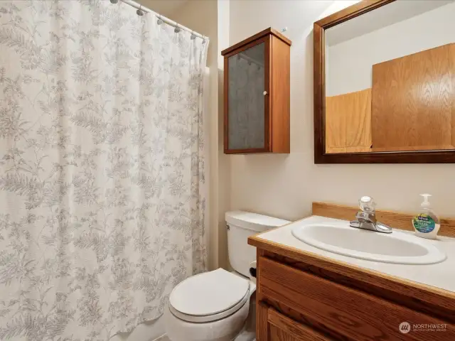 The second floor full bathroom is ready for your guests.