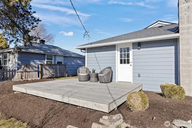 The sweet deck that leads off of the kitchen...perfect for entertaining.