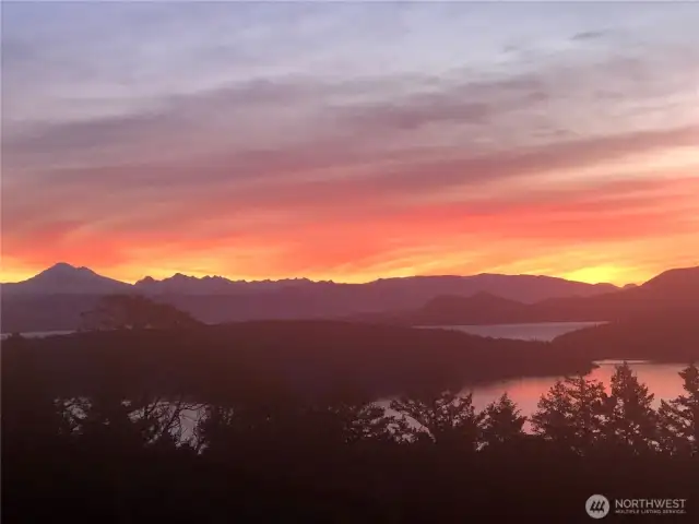 The views are dramatic, jaw dropping!!! Mount Baker and the Cascade Range lit up!