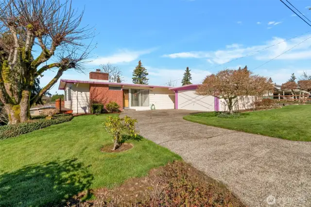 4 Bed, 2.25 bath, 2,160' Sq Ft home in great location!