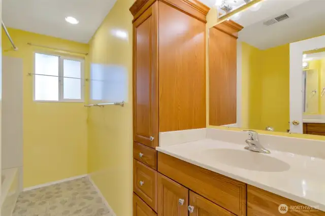 Hallway full bathroom with tub/shower and good-sized vanity with extra storage