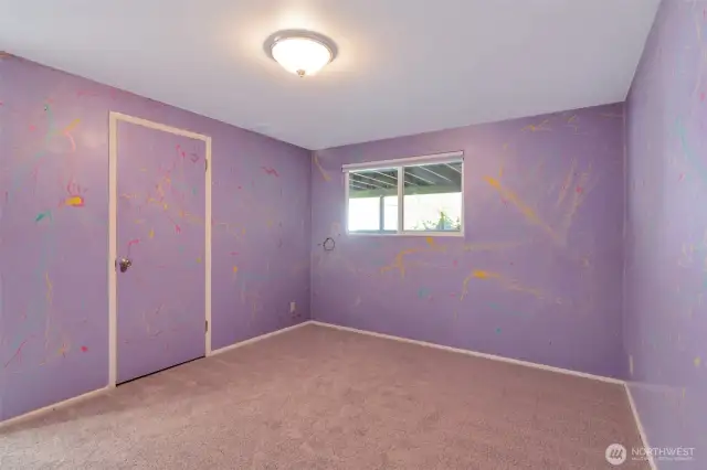 Bedroom 3 has new carpet
