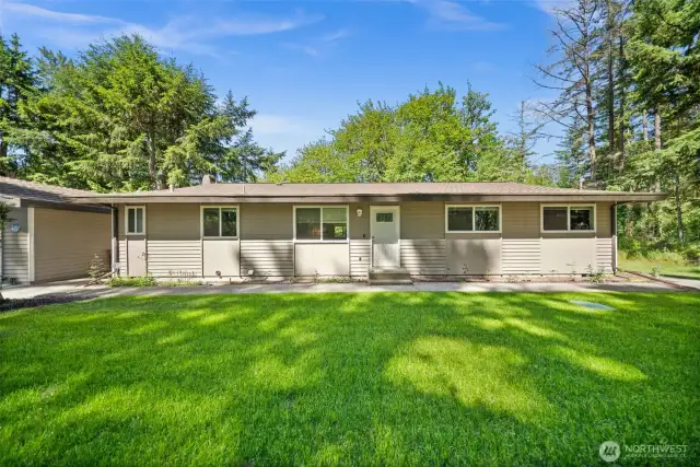 Turn key rambler ready to call home!