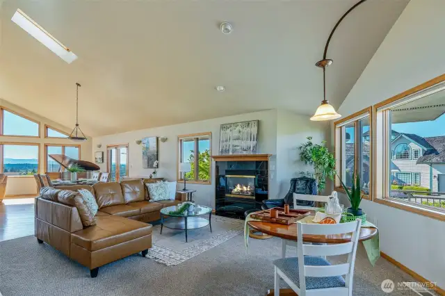 Whether sipping morning coffee or enjoying a board game at the breakfast table, you’re surrounded by warmth, light, and stunning scenery—seamlessly connected to the heart of this gracious home.