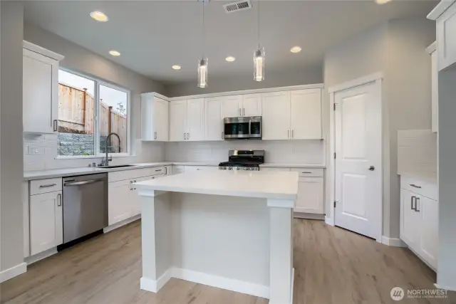 Photos are of another home in the community and are for illustration purposes only to reflect typical finishes.  May depict seller enhancements.  Colors and options may vary.