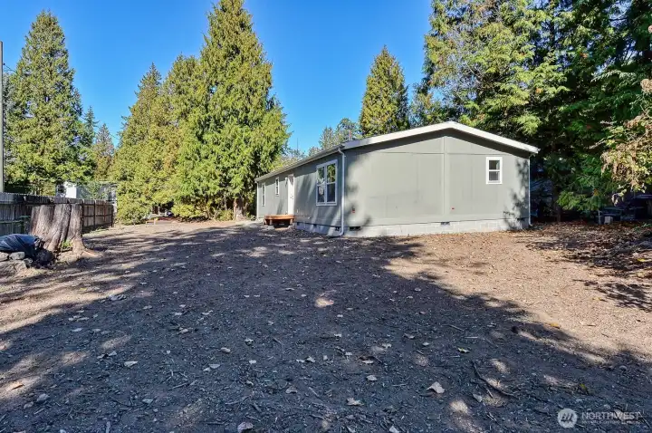 So much room for garage, shop, barbecue, dog run