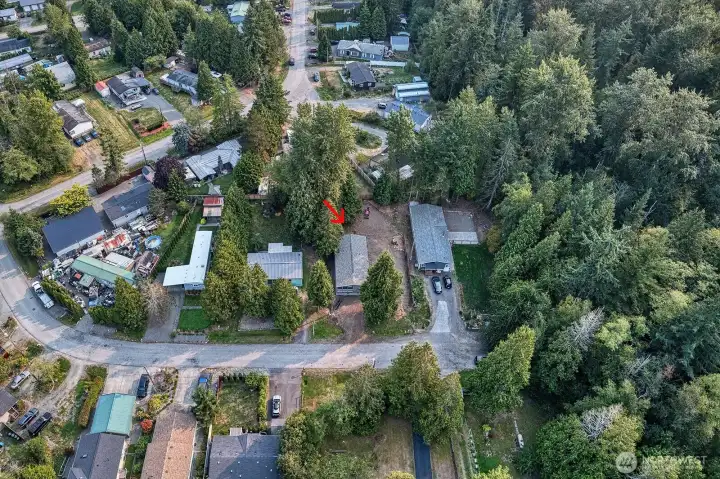 Unbelievable space for outbuildings