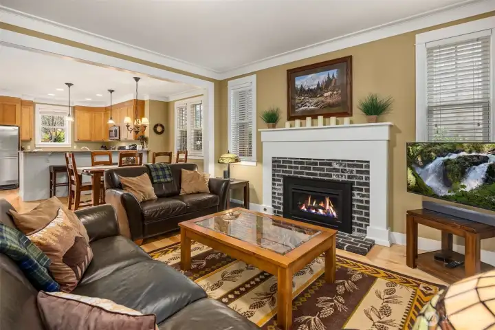 Open floor plan makes it ideal for entertaining and large groups.