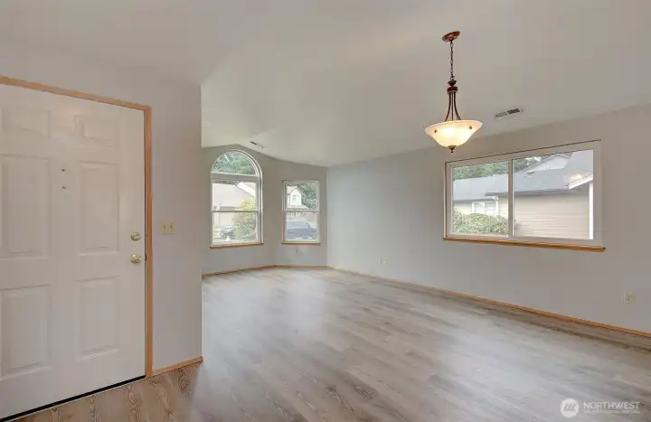 Entrance/Living room