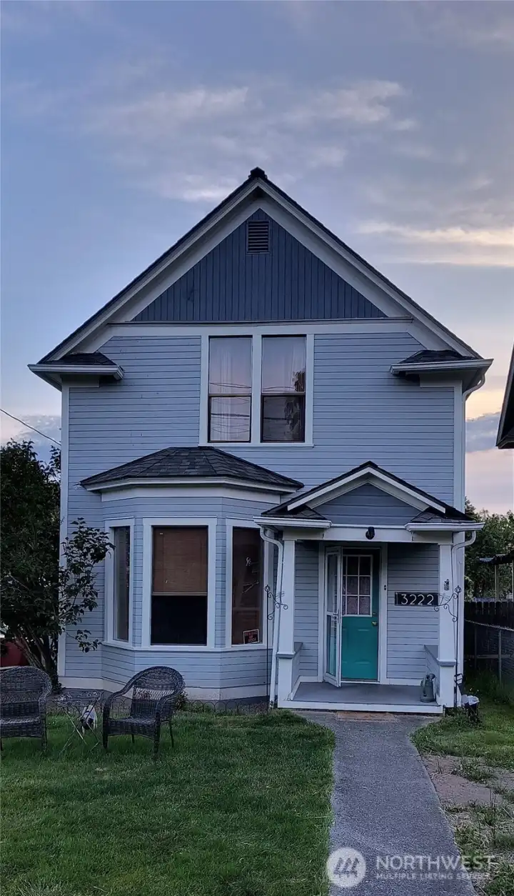 3222 Kromer, Front view from sidewalk