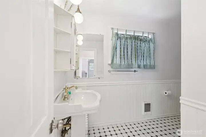 Downstairs bath {full} 1