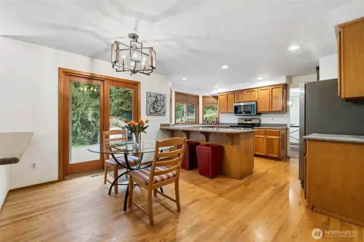 Nice and bright dining area.