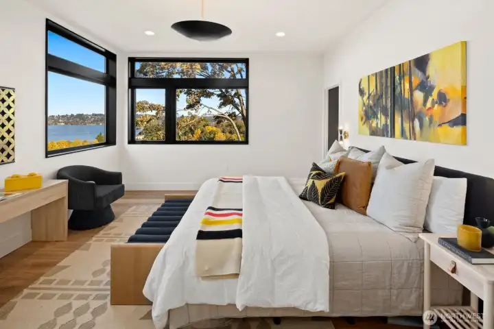 primary suite with views!!