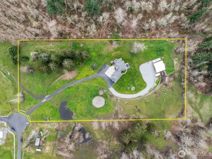 Property lines are approximate.