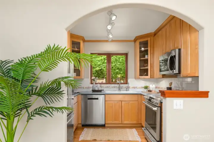 Full kitchen.