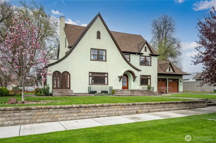 Spacious Corner lot in the Historic District Walla Walla