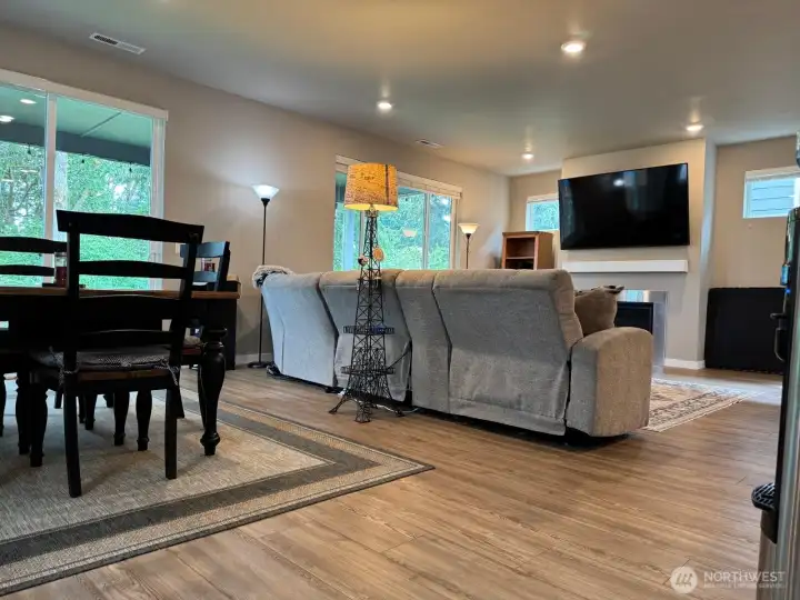 Ample space for both dining and living on this floor. Ample space for both dining and living on this floor.