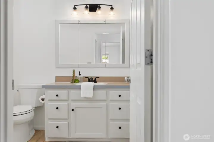 Full bathroom. Full bathroom.