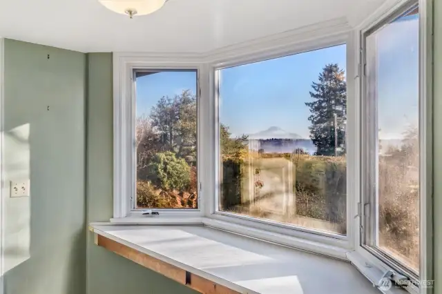 More mountain and water views from the kitchen.