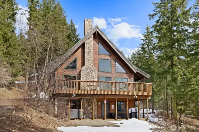 Absolutely the picturesque cabin everyone dreams of. The rustic flair makes this cabin unique & one of my favorite!