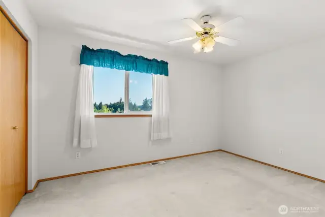 UPPER BEDROOM