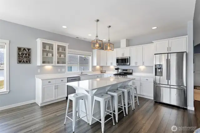 Fully equipped kitchen with seating for 5 around the island.