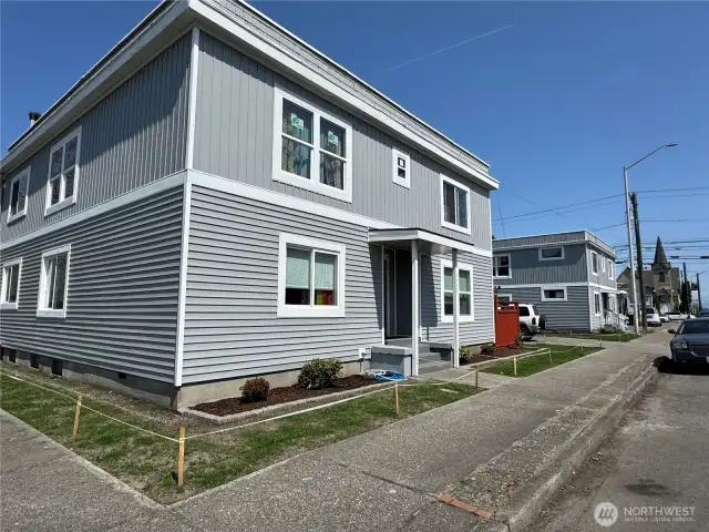 Twins! 2 duplexes on one parcel.