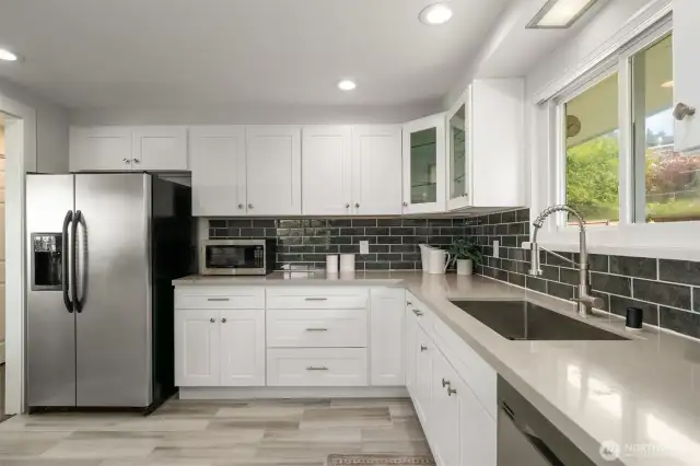 Nice floors and modern backsplash