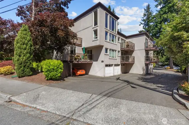 Welcome to Summit Place, located at 8503 Bowdoin Way in the 5 Corners neighborhood of Edmonds!  This area is highly sought after because of its close proximity to great neighborhood  and shopping, 1/2 mile to Yost Park (outdoor swimming pool), and just 1 mile to DT Edmonds.  Multiple buslines for the savvy commuter as well as Sound Transit Mountlake Terrace Station 3 miles away.