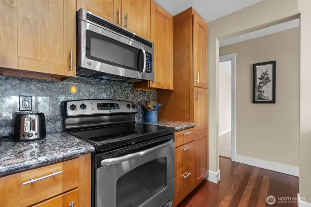 This Kitchen has a pantry!