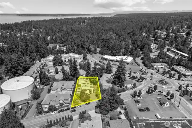 Aerial of 5 Corners and Summit Place highlighted.