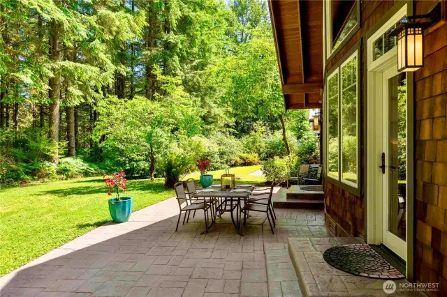 Looking across dining patio toward pool patio.