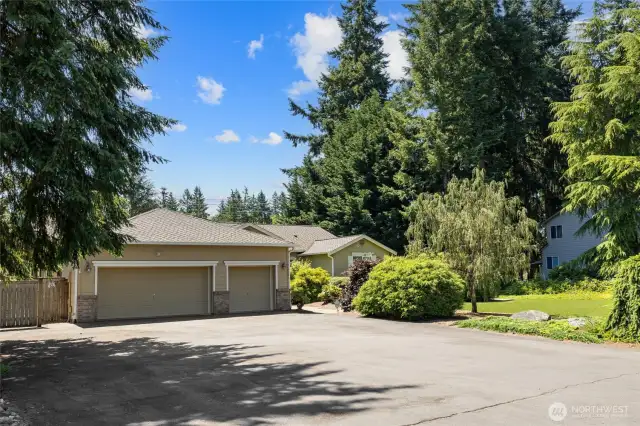 Plenty of parking, large asphalt driveway and extra gravel area too.