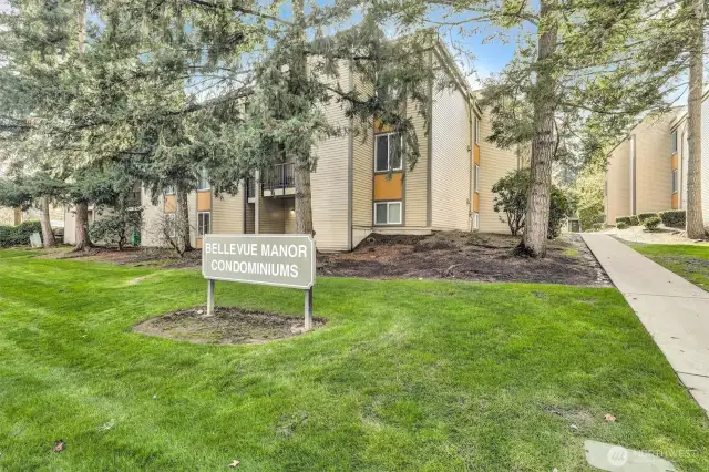 Bellevue Manor Community