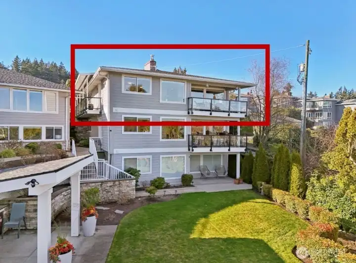 Only 2 steps to get to your top-floor condo. And if needed, a short ramp could easily be added.